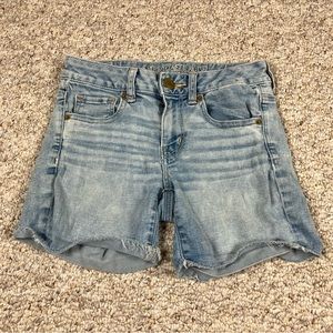 American Eagle Super Super Stretch Midi Jeans Shorts Size 2 Blue Denim Low Rise